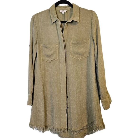 Umgee womens top, green button down.  S. #889 - Picture 1 of 6